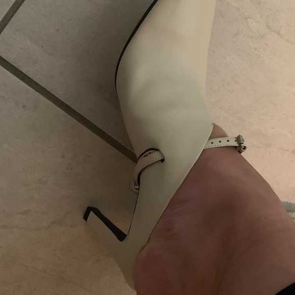 Off White Pumps - Picture 8 of 9